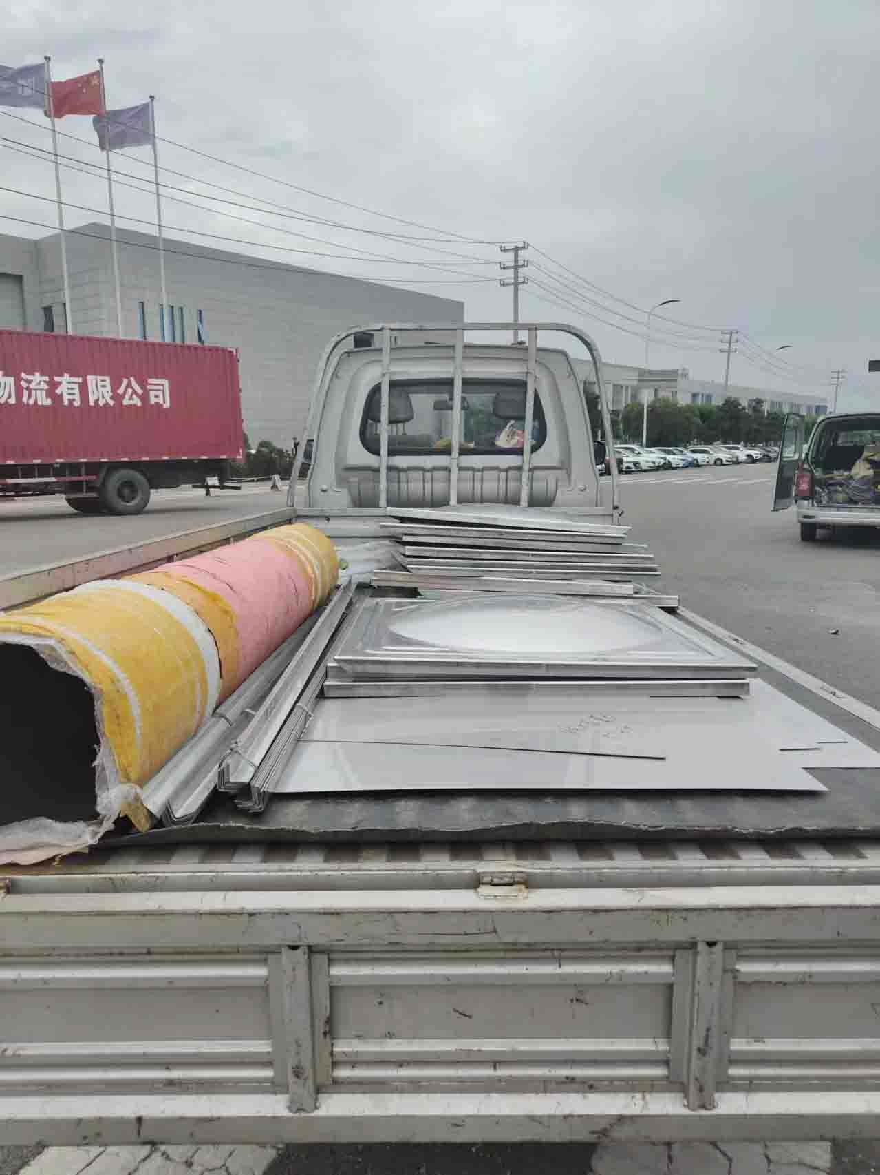 一種三節伸縮變幅帶式裝船機